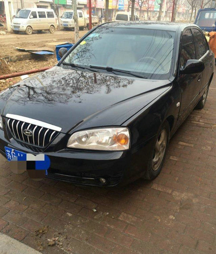 现代伊兰特2005款黑色轿车